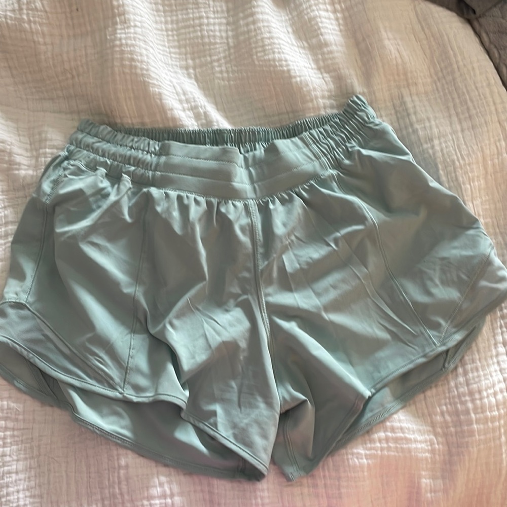 Women’s lululemon shorts// 8 tall